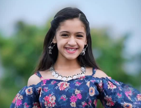 Nishi Tiwari: Bio, Age, Height, Boyfriend, Family, Net Worth & Facts 1 Nishi Tiwari